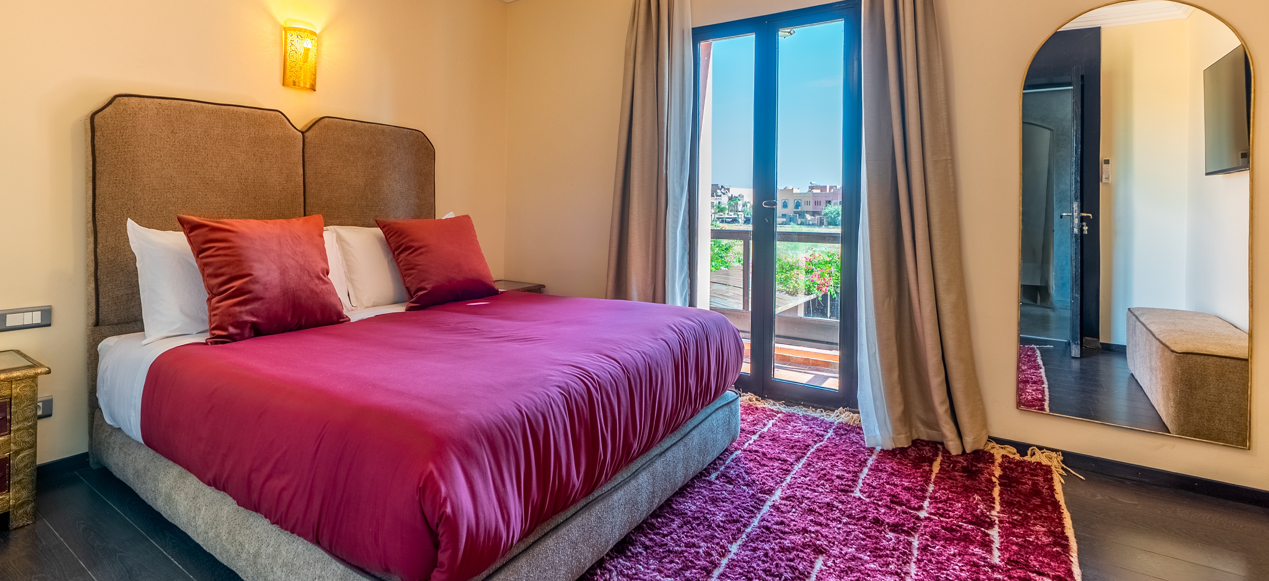 Chambre Majorelle avec balcon fleuri