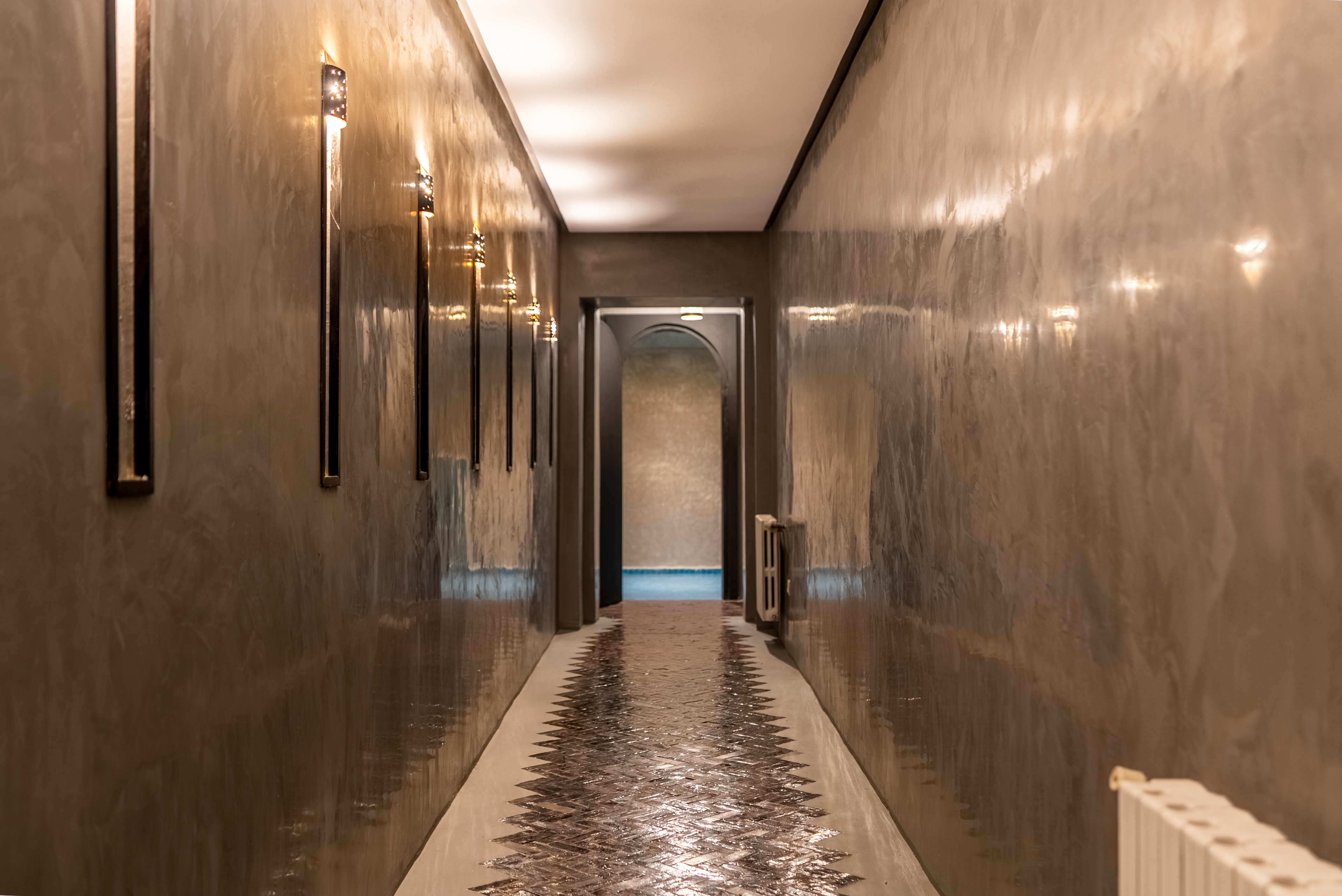 Galerie voûtée et alcôve du hammam traditionnel