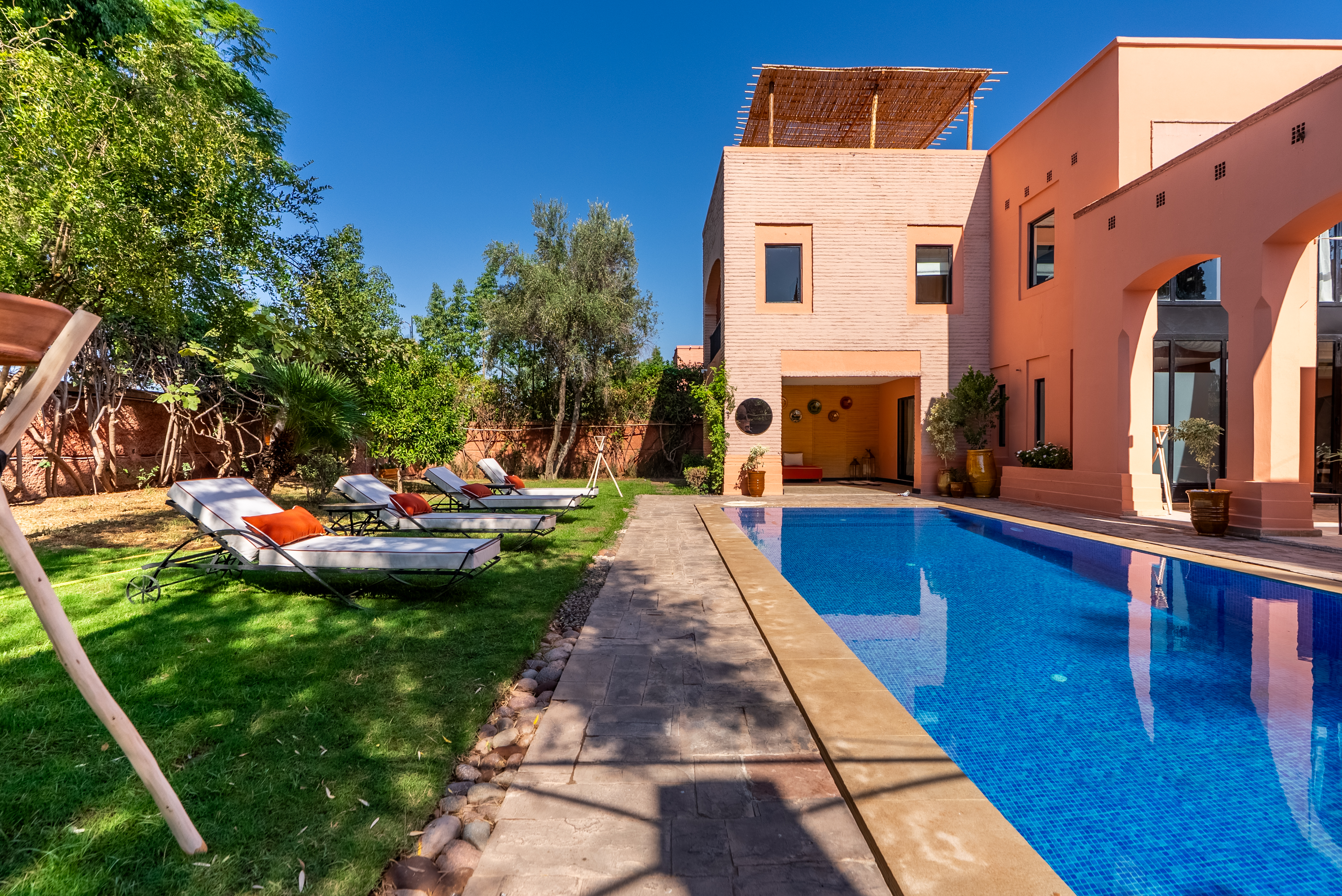 Villa Dar Aalia Marrakech - Vue signature piscine et arcades